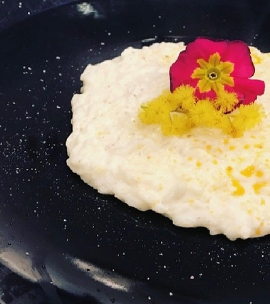 Riso e latte aromatizzato allo zafferano
