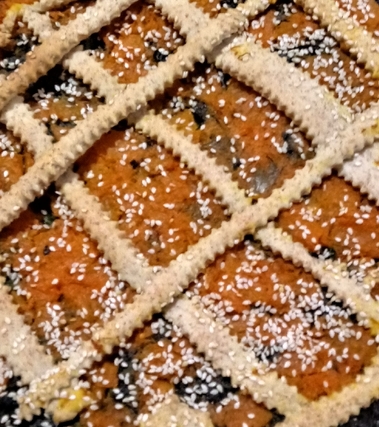 Torta salata di pasta brisè con zucca e spinaci