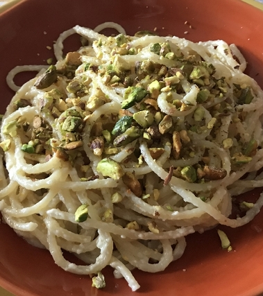 Spaghetti al limone e pistacchi