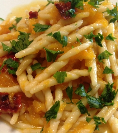 Trofie alla crema di zucca e peperoni cruschi