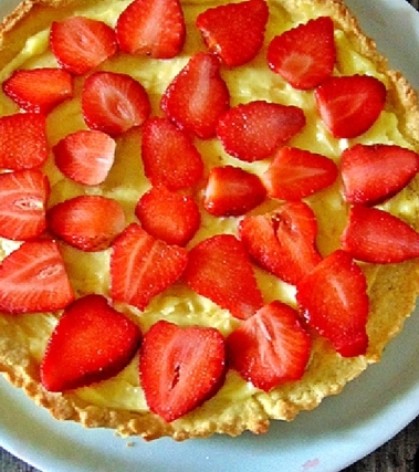 Crostata con crema pasticcera e fragole
