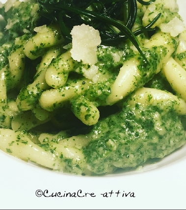 Trofie al pesto di agretti e acciughe