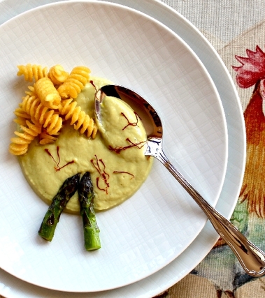 Fusilloni croccanti, crème argenteuil e zafferano