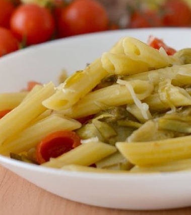 Pasta ai carciofi e pomodorini con caciocavallo
