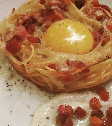Nidi di carbonara cacio e pepe