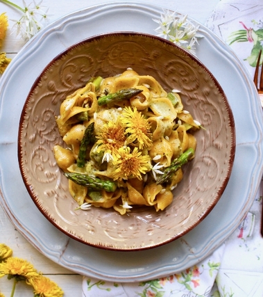 Conchiglie ai fiori di tarassaco e aglio orsino