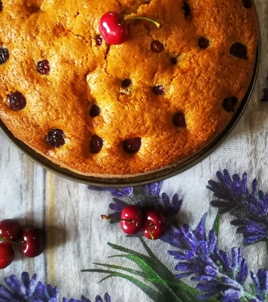 Torta semplice alle ciliegie