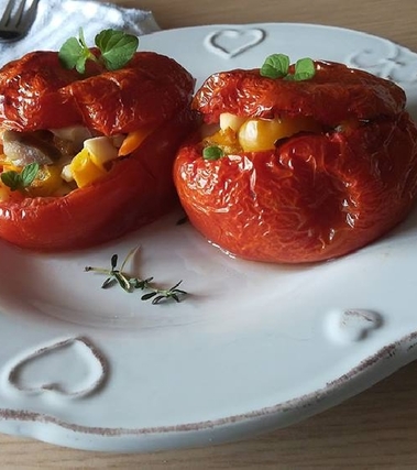 Pomodori al forno con verdure e cacioricotta