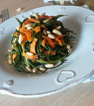 Agretti con carote e pinoli