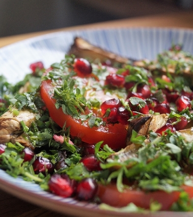 Insalatina di melanzane, pomodori e melograno