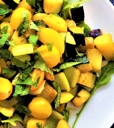 Insalata a tinta unita. giallo.