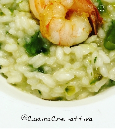 Risotto con asparagi, spinaci e gamberi al curry