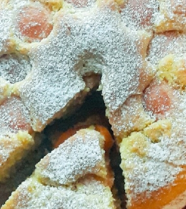 Torta soffice all'acqua con le albicocche