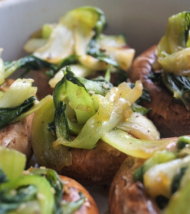 Cremini ripieni con pak choi al sesamo