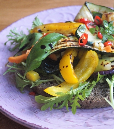 Luna alla canapa con verdure grigliate, glutenfree
