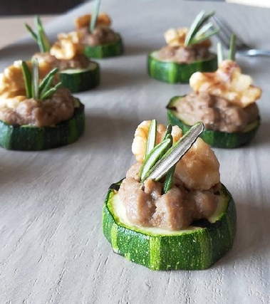Tartine di zucchine con mousse di lenticchie