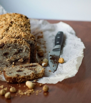 Banana bread con cioccolato e nocciole