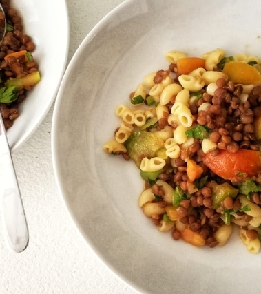 Pasta fredda di lenticchie, pomodori e sedano