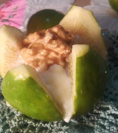 Fichi con cuore di ricotta e noci