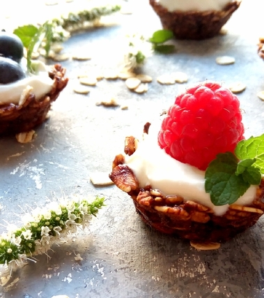 Cestini di avena con yogurt e frutti di bosco