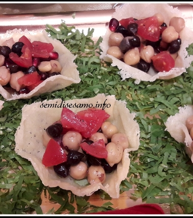 Cestini di parmigiano con insalatina di ceci