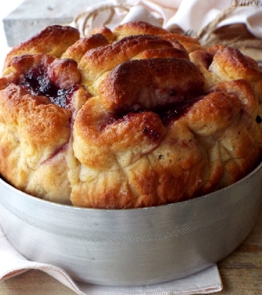 Torta di rose con marmellata
