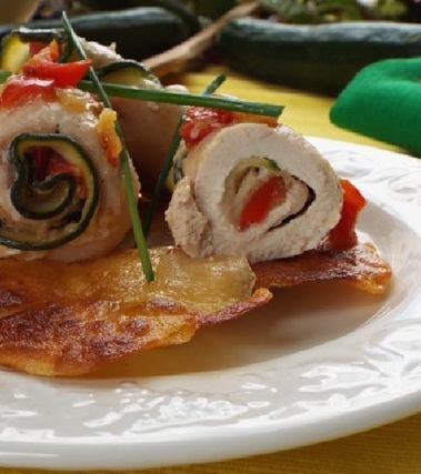 Involtini di pollo con zucchine pomodoro e zenzero