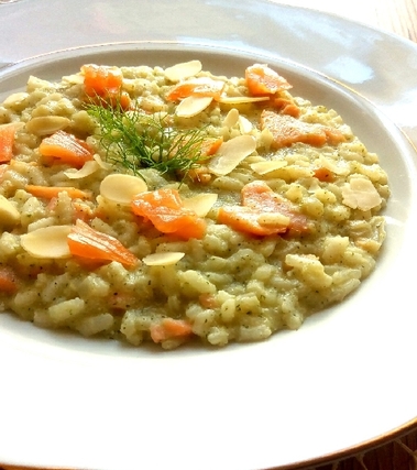 Risotto al salmone con crema di finocchi mandorle