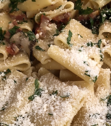 Paccheri con funghi porcini e pancetta