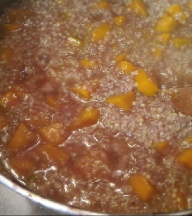 Quinoa con cavolo rosso e zucca