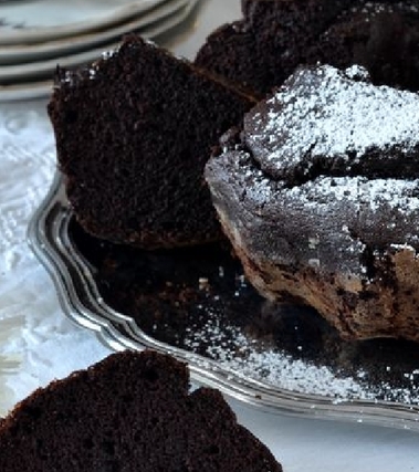 Ciambella con ricotta vaccina e cacao amaro