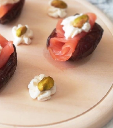 Datteri con robiola e salmone