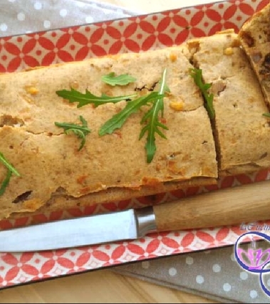 Plumcake di farro alle olive e pomodorini secchi
