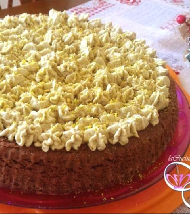 Crostata morbida al cacao con ganache di pistacchi