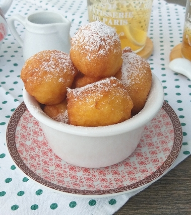 Zeppoline alle mele e yogurt