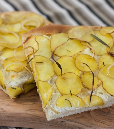 Focaccia patate e formaggio