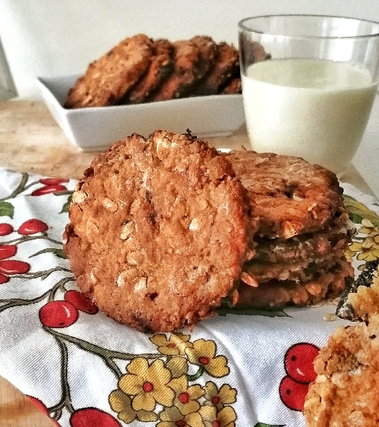 Biscotti all'avena, prugne e scorza d'arancia