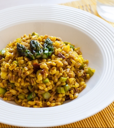 Farrotto agli asparagi con pomodori secchi