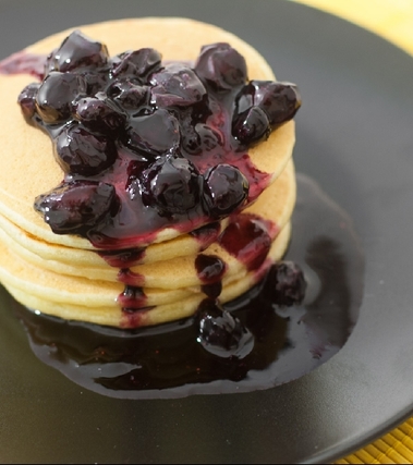 Pancakes con composta di mirtilli