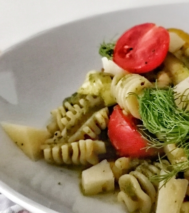 Pasta fredda al pesto di finocchietto e pomodorini