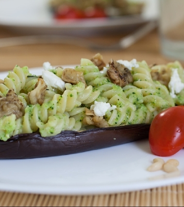 Pasta con pesto di zucchine e melanzane