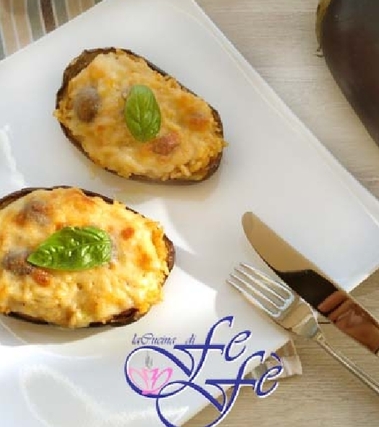 Barchette di melanzane ripiene di riso e pomodori