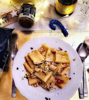 Paccheri con pesce spada e pistacchi
