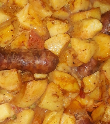 Salsicce con patate al forno