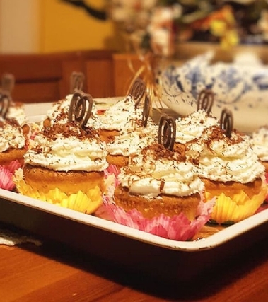 Cupcakes al cocco con cuore morbido di cioccolato