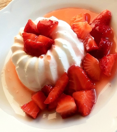 Bavarese allo yogurt con le fragole