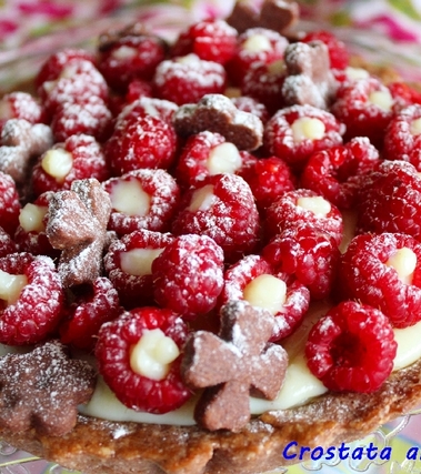 Crostata ai lamponi ripieni di crema pasticciera