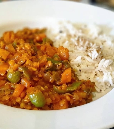 Lenticchie al curry con basmati al cardamomo