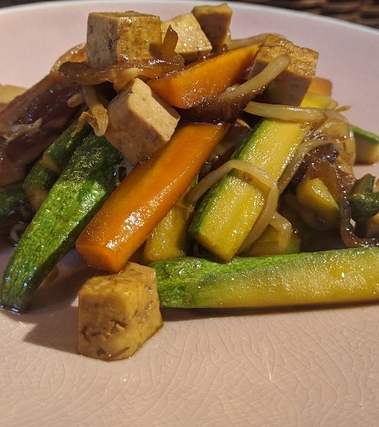 Tofu alle verdure croccanti e soia