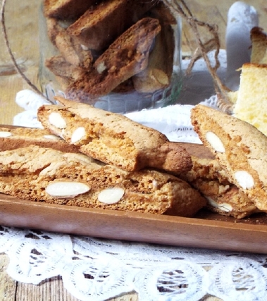 Cantucci con pandoro e mandorle
